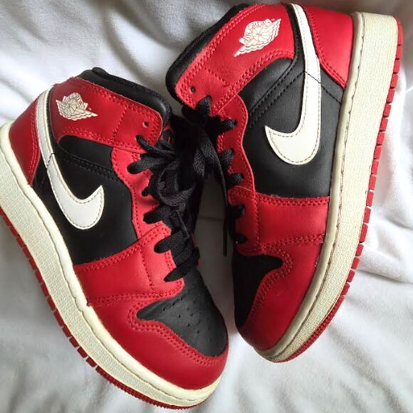 Nike Air Jordan 1 Sneakers I Youth Size 5 I Mid GS Gym Red Black White Boys - Picture 3 of 12